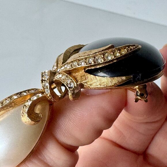 Vintage Designer Oscar de la Renta Black Glass Pearl Facet Crystal Dangle Brooch - Picture 6 of 14